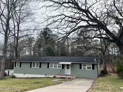 4365 Crystal Lake Dr, Macon, GA 31217