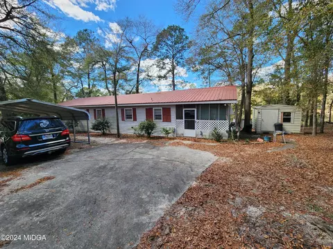 52 Spring Lake Dr, Hawkinsville, GA 31036
