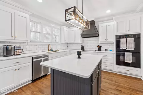 Kitchen - 211 Diamond Pl, Gray, GA 31032 photo 4 of 9