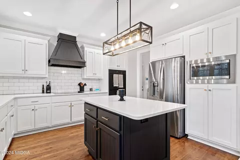 Kitchen - 211 Diamond Pl, Gray, GA 31032 photo 8 of 9