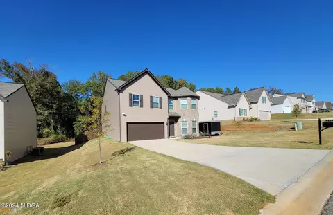 Exterior - 300 Ousley Way, Perry, GA 31069 photo 3 of 5