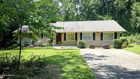 1165 Runnymede Ln, Macon, GA 31220