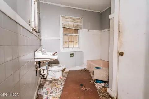 Bath - 106 Davis St, Gray, GA 31032 photo 1 of 1