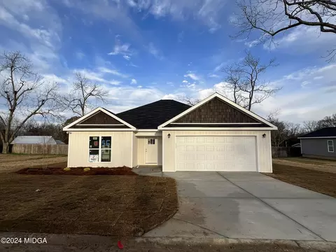 116 Village Cir, Cochran, GA 31014