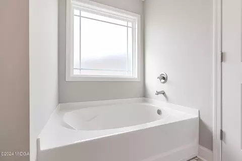 Bath - 247 Overton Dr, Perry, GA 31069 photo 4 of 7