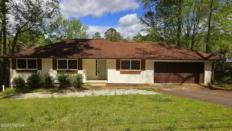 831 N Confederate Dr, Macon, GA 31220