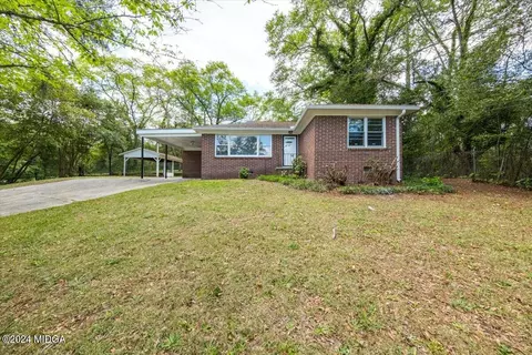 2709 Horseshoe Dr, Macon, GA 31211