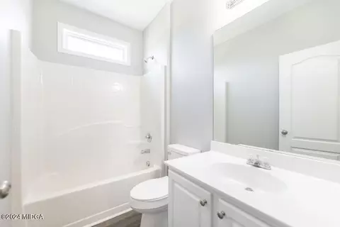 Bath - 124 Christopher Dr, Byron, GA 31008 photo 1 of 3