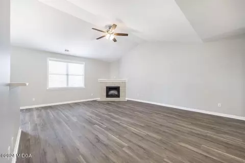 Living - 124 Christopher Dr, Byron, GA 31008 photo 1 of 2