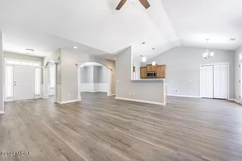 Living - 124 Christopher Dr, Byron, GA 31008 photo 2 of 2