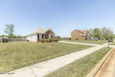 Exterior - 124 Christopher Dr, Byron, GA 31008 photo 4 of 11