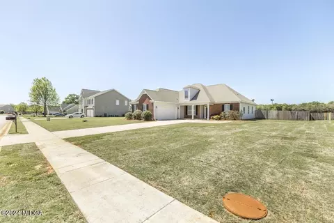 Exterior - 124 Christopher Dr, Byron, GA 31008 photo 2 of 11