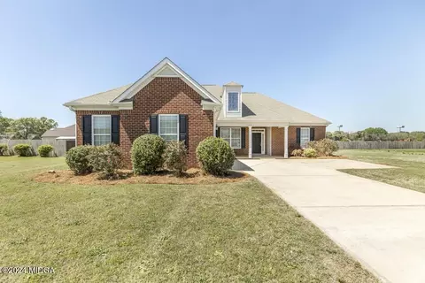 124 Christopher Dr, Byron, GA 31008