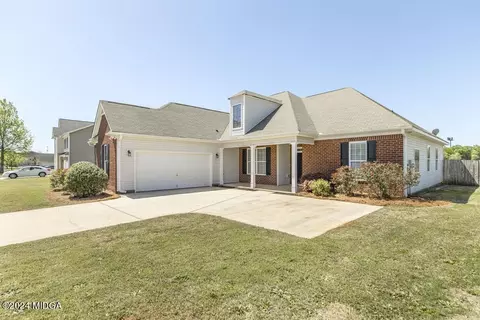 Exterior - 124 Christopher Dr, Byron, GA 31008 photo 5 of 11