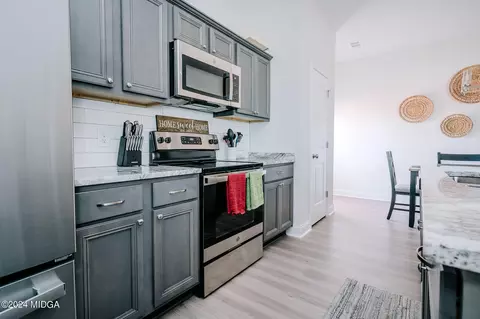 Kitchen - 193 Red Tail Cir, Byron, GA 31008 photo 6 of 8