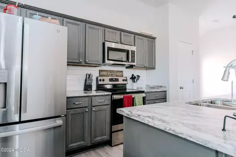 Kitchen - 193 Red Tail Cir, Byron, GA 31008 photo 3 of 8