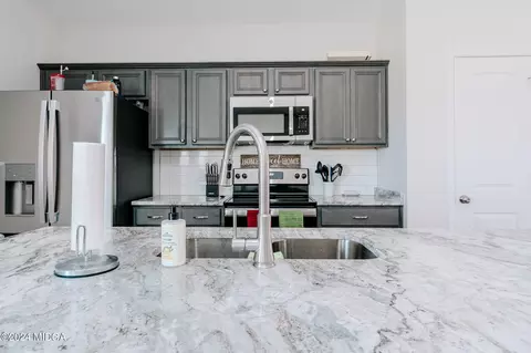 Kitchen - 193 Red Tail Cir, Byron, GA 31008 photo 7 of 8