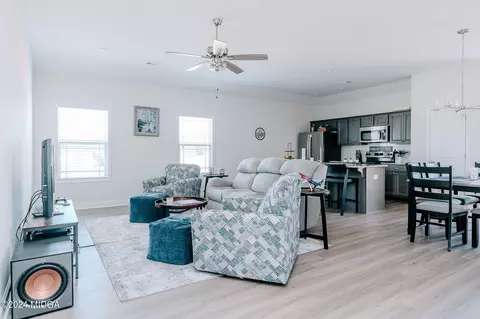 Living - 193 Red Tail Cir, Byron, GA 31008 photo 1 of 4