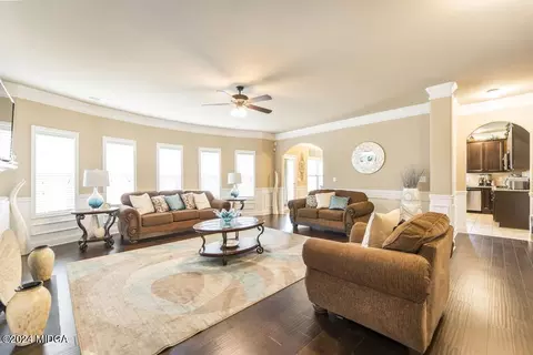 Living - 107 Arapaho Dr, Kathleen, GA 31047 photo 3 of 8