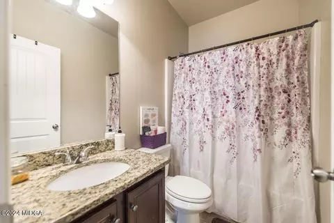 Bath - 107 Arapaho Dr, Kathleen, GA 31047 photo 1 of 6