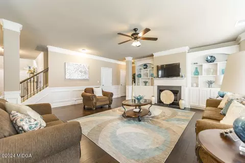 Living - 107 Arapaho Dr, Kathleen, GA 31047 photo 4 of 8