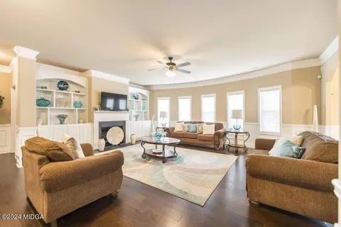 Living - 107 Arapaho Dr, Kathleen, GA 31047 photo 2 of 8