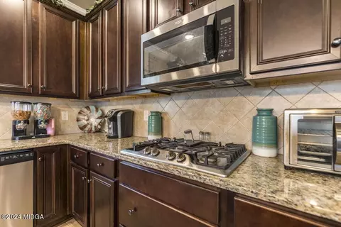 Kitchen - 107 Arapaho Dr, Kathleen, GA 31047 photo 5 of 6