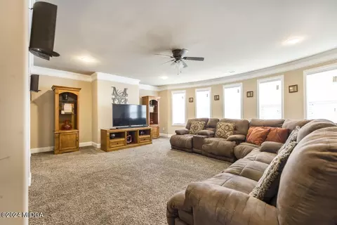 Living - 107 Arapaho Dr, Kathleen, GA 31047 photo 5 of 8