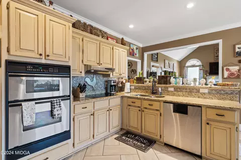 Kitchen - 101 Summit Ct, Warner Robins, GA 31088 photo 2 of 6