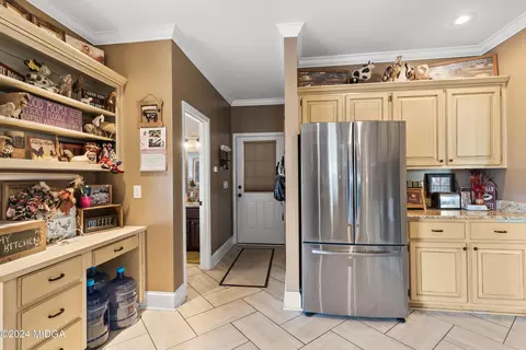 Kitchen - 101 Summit Ct, Warner Robins, GA 31088 photo 4 of 6