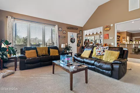 Living - 101 Summit Ct, Warner Robins, GA 31088 photo 5 of 5