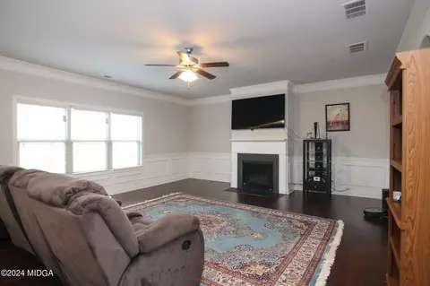 Living - 101 Chamblee Way, Warner Robins, GA 31088 photo 1 of 3