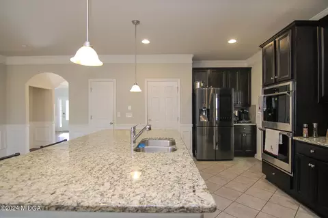 Kitchen - 101 Chamblee Way, Warner Robins, GA 31088 photo 4 of 7