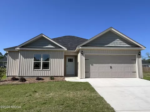32 Cole Dr, Hawkinsville, GA 31036