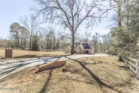 6990 S Rogers Rd, Lizella, GA 31052