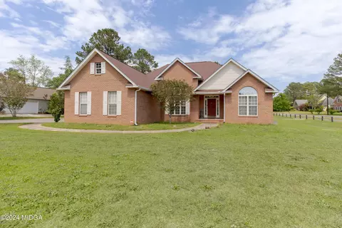 200 N Hamptons Pl, Perry, GA 31069