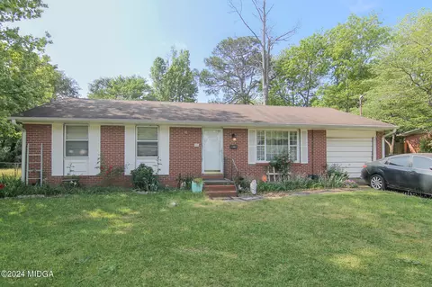 220 Delaware Ave, Warner Robins, GA 31093