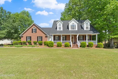 406 Twin Lakes Dr, Gray, GA 31032