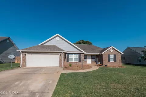 202 Carver Ct, Warner Robins, GA 31088