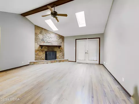 Living - 102 Crestwood Ct, Centerville, GA 31028 photo 2 of 2