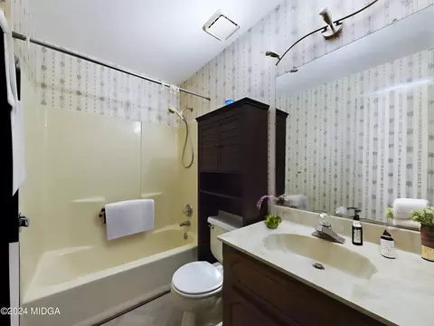 Bath - 102 Crestwood Ct, Centerville, GA 31028 photo 3 of 3