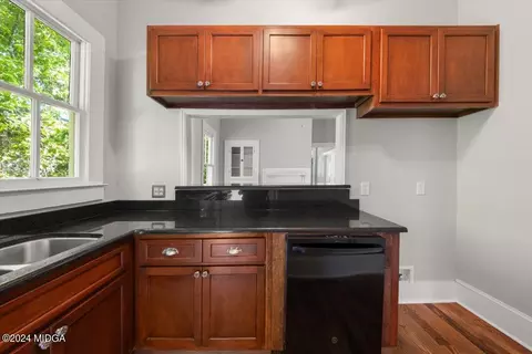 1048 Walnut St, Macon, GA 31201 photo 9