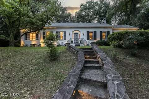 1310 Twin Pines Ln, Macon, GA 31211