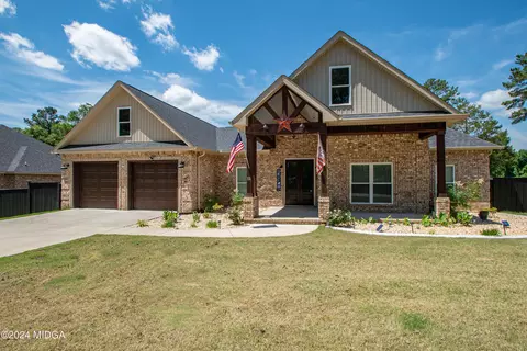 11 Maple St, Hawkinsville, GA 31036