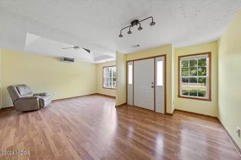 Living - 386 Jackson Ct, Byron, GA 31008 photo 1 of 1