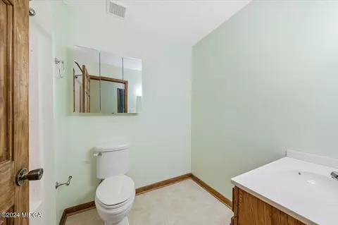 Bath - 386 Jackson Ct, Byron, GA 31008 photo 1 of 4