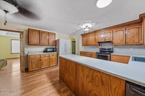 Kitchen - 386 Jackson Ct, Byron, GA 31008 photo 1 of 2