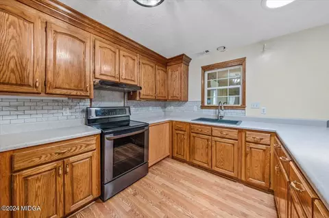 Kitchen - 386 Jackson Ct, Byron, GA 31008 photo 2 of 2