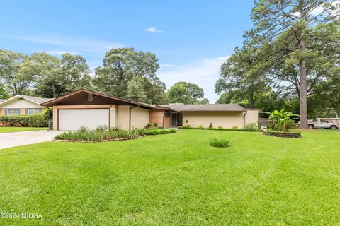 217 Ridgeland Dr, Warner Robins, GA 31093