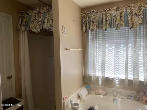 Bath - 187 Bateman Ln, Gray, GA 31032 photo 2 of 2